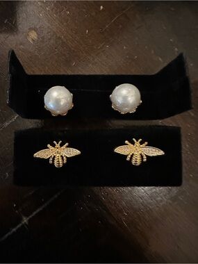 Gold Bee Stud Earrings - Bee Motif